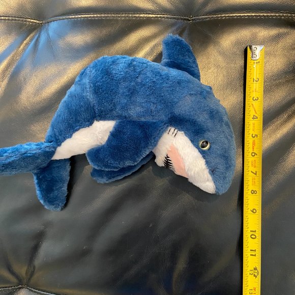 THE PETTING ZOO Blue Shark PLUSH Toy 2018 Collectible - Picture 9 of 9